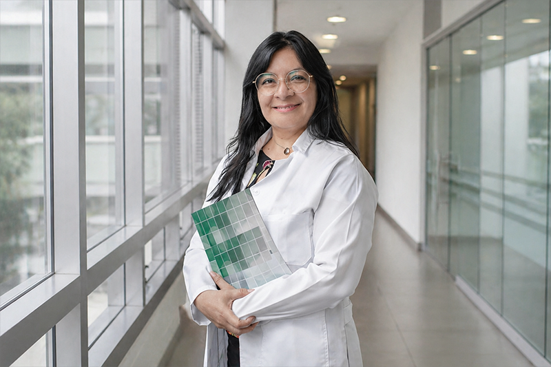 Dr. Claudia Cobos